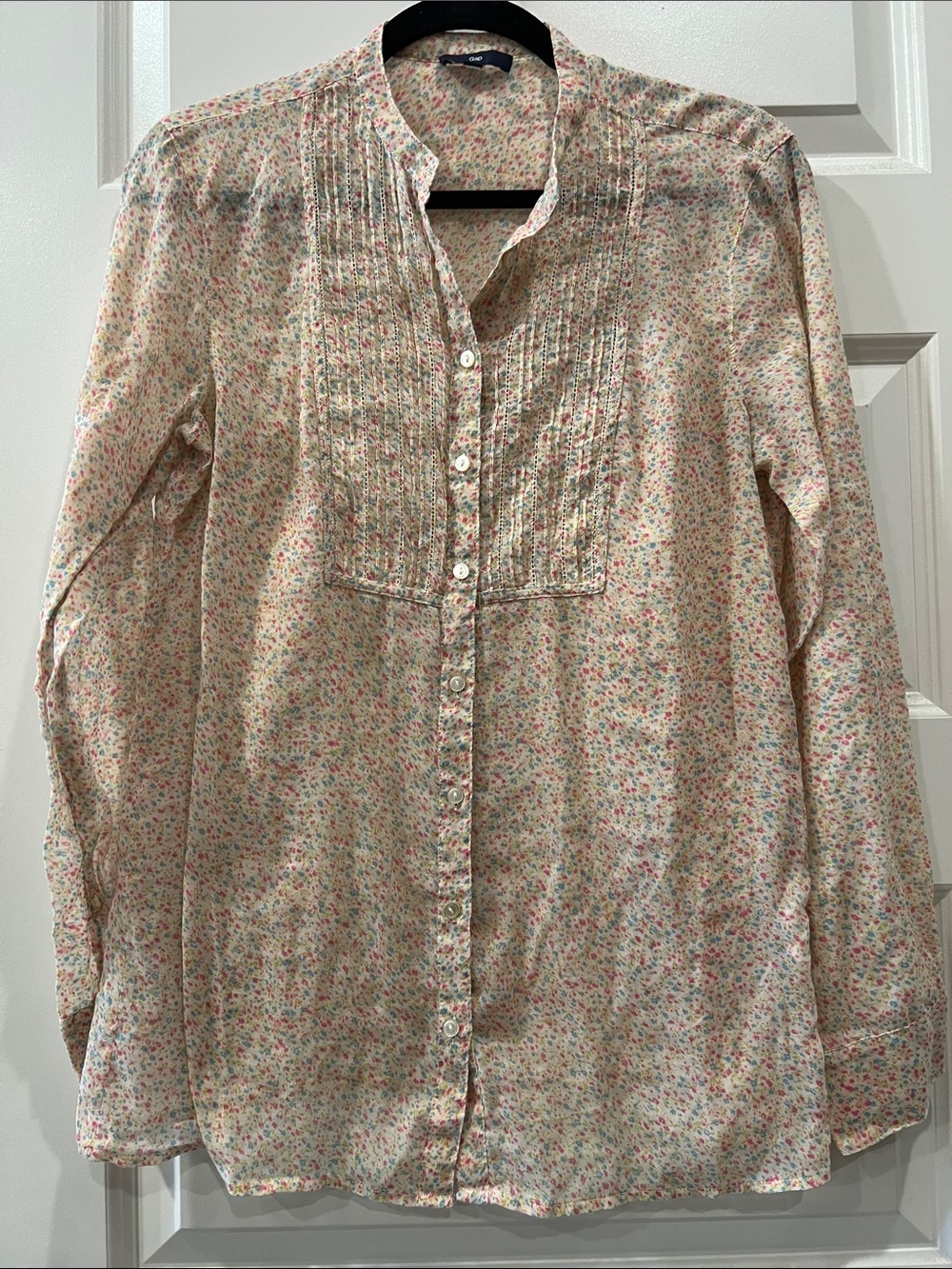 Gap Floral Pintuck Button-Up Blouse in Cream with Pink & Green Accents Sz M